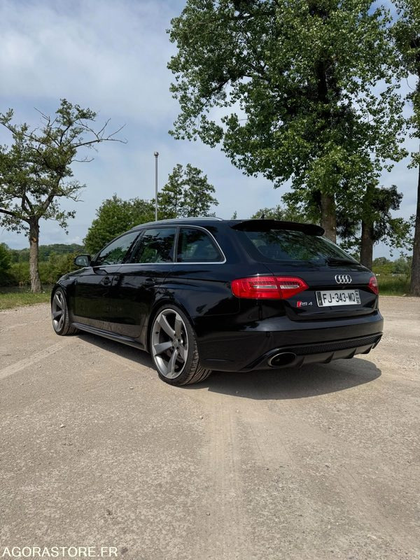 AUDI A4 RS4 - 2013 - 155 000KM - سيارة: صور 3 AUDI A4 RS4 - 2013 - 155 000KM - سيارة: صور 3