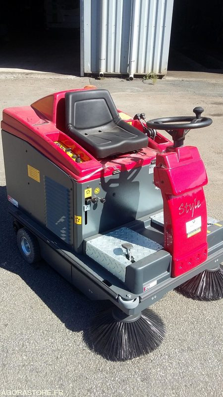 BALAYEUSE ELECTRIQUE A BATTERIES STYLE E70 - 2023 - سياره كنس شوارع: صور 3 BALAYEUSE ELECTRIQUE A BATTERIES STYLE E70 - 2023 - سياره كنس شوارع: صور 3