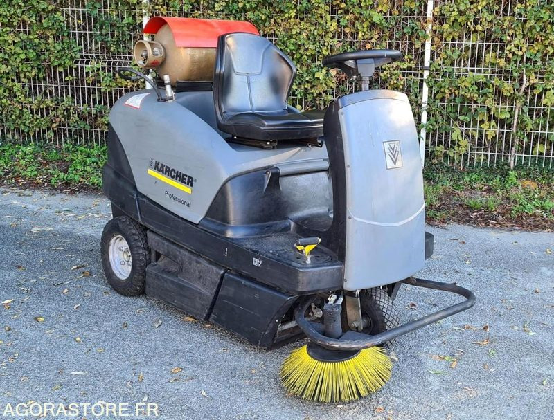 BALAYEUSE KARCHER - 2012 - 182 heures - سياره كنس شوارع: صور 1 BALAYEUSE KARCHER - 2012 - 182 heures - سياره كنس شوارع: صور 1