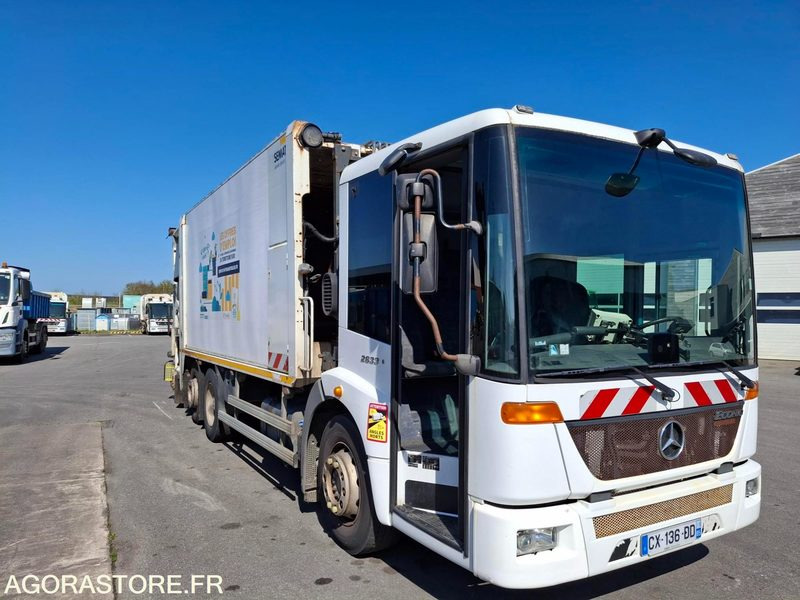 BOM Mercedes Econic 2013 240330 kms - CX-136-DD - شاحنة القمامة: صور 1 BOM Mercedes Econic 2013 240330 kms - CX-136-DD - شاحنة القمامة: صور 1