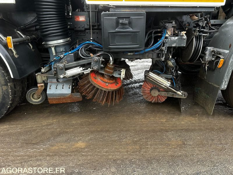 Balayeuse aspiratrice de voirie BROCK SL 280 JUMBO - 2006 - 310 527 KMS - سياره كنس شوارع: صور 4 Balayeuse aspiratrice de voirie BROCK SL 280 JUMBO - 2006 - 310 527 KMS - سياره كنس شوارع: صور 4