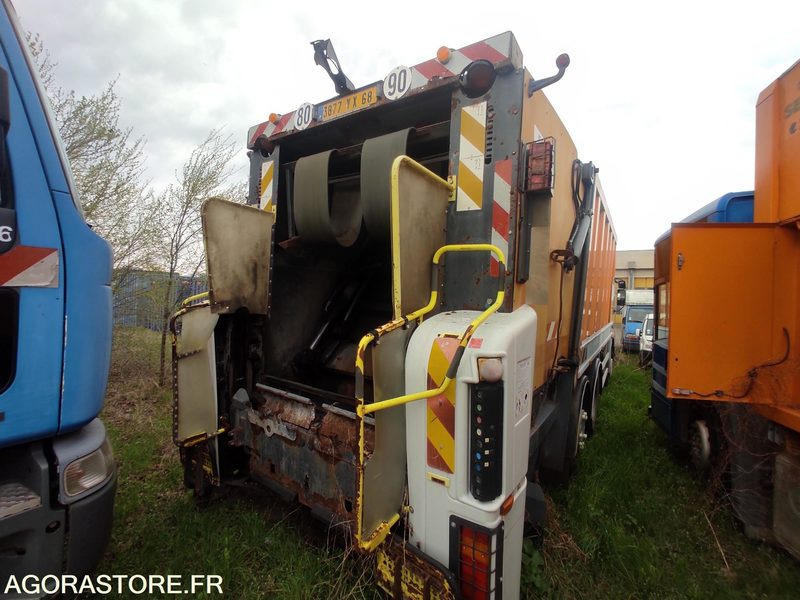 Benne à ordures ménagères. Marque : RENAULT 26T V0864, Modèle : 22CVA9DC238E - قلاب صغير: صور 4 Benne à ordures ménagères. Marque : RENAULT 26T V0864, Modèle : 22CVA9DC238E - قلاب صغير: صور 4