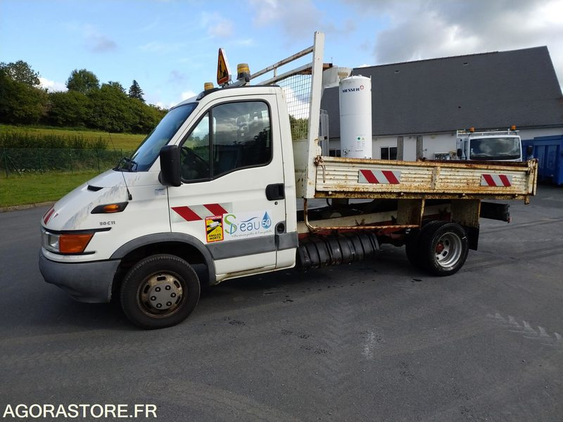 CAMION BENNE IVECO - EY413YY - 142000km - قلاب صغير: صور 1 CAMION BENNE IVECO - EY413YY - 142000km - قلاب صغير: صور 1
