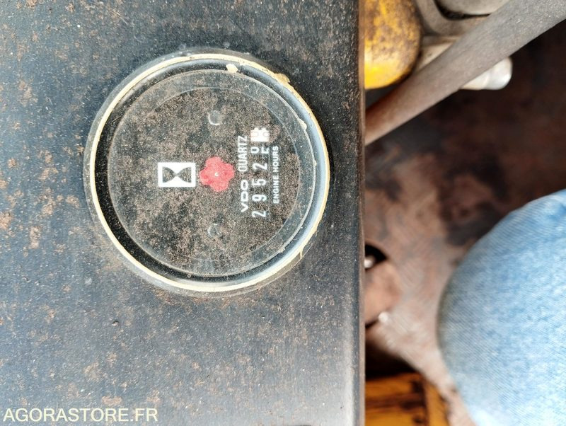 CHARGEUSE SUR PNEUS VOLVO L70 de 1993 n°9930 HS A REPARER إيجار CHARGEUSE SUR PNEUS VOLVO L70 de 1993 n°9930 HS A REPARER: صور 13