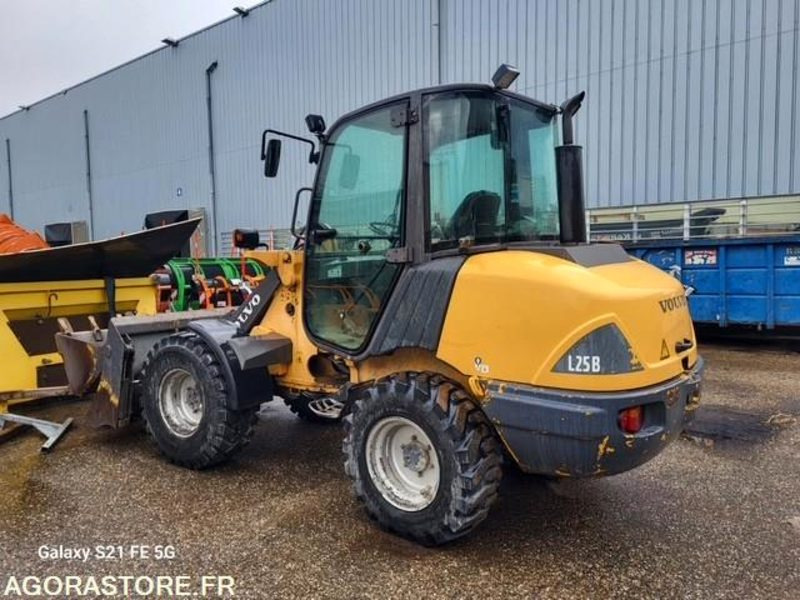 CHARGEUSE VOLVO L25B-P 2008 6200 HEURES - لودر: صور 3 CHARGEUSE VOLVO L25B-P 2008 6200 HEURES - لودر: صور 3