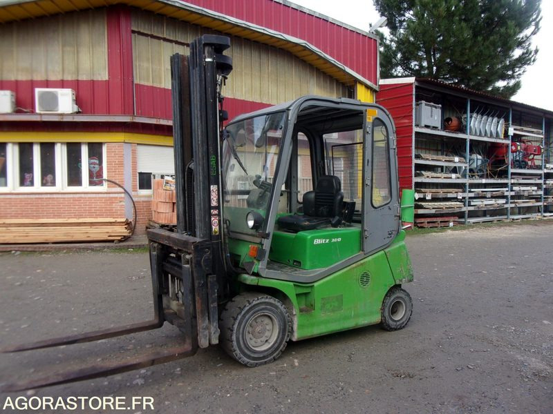 CHARIOT ÉLÉVATEUR 3 TONNES POSITIONNEUR DE FOURCHES ELECTRIQUE CESAB - رافعة شوكية كهربائية: صور 2 CHARIOT ÉLÉVATEUR 3 TONNES POSITIONNEUR DE FOURCHES ELECTRIQUE CESAB - رافعة شوكية كهربائية: صور 2