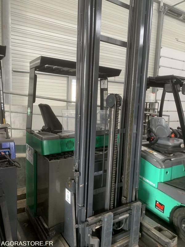 CHARIOT NISSAN CAT5 R489 AVEC CHARGEUR EN L'ETAT - أخرى: صور 1 CHARIOT NISSAN CAT5 R489 AVEC CHARGEUR EN L'ETAT - أخرى: صور 1