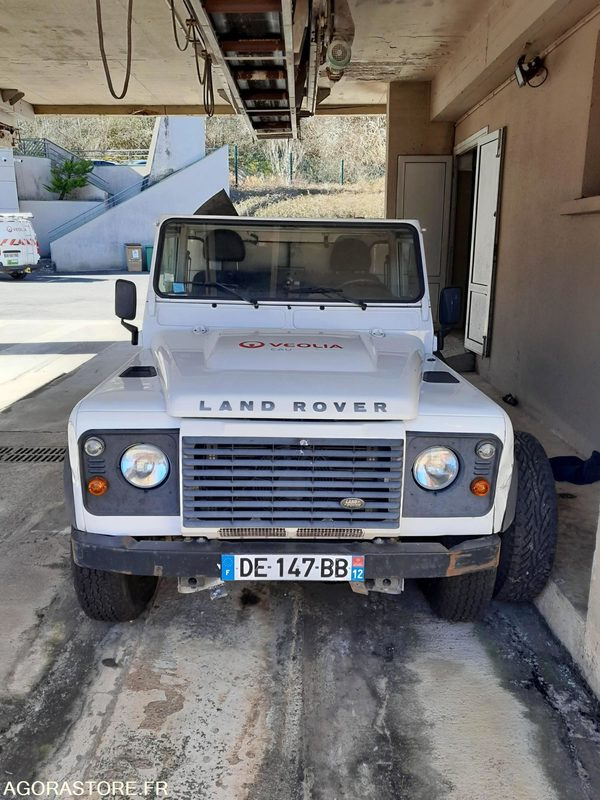 Camion hydrocureur LAND ROVER Defender - 2014 / 142 462 KM - شاحنة البيك أب: صور 2 Camion hydrocureur LAND ROVER Defender - 2014 / 142 462 KM - شاحنة البيك أب: صور 2