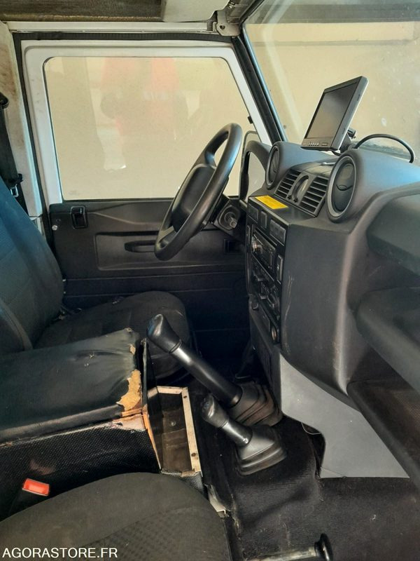 Camion hydrocureur LAND ROVER Defender - 2014 / 142 462 KM - شاحنة البيك أب: صور 4 Camion hydrocureur LAND ROVER Defender - 2014 / 142 462 KM - شاحنة البيك أب: صور 4