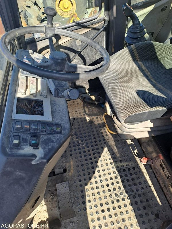 Chargeuse AHLMANN AS200 - 1999 / 6926 HEURES (MMF818/MD351) - بلدوزر: صور 4 Chargeuse AHLMANN AS200 - 1999 / 6926 HEURES (MMF818/MD351) - بلدوزر: صور 4