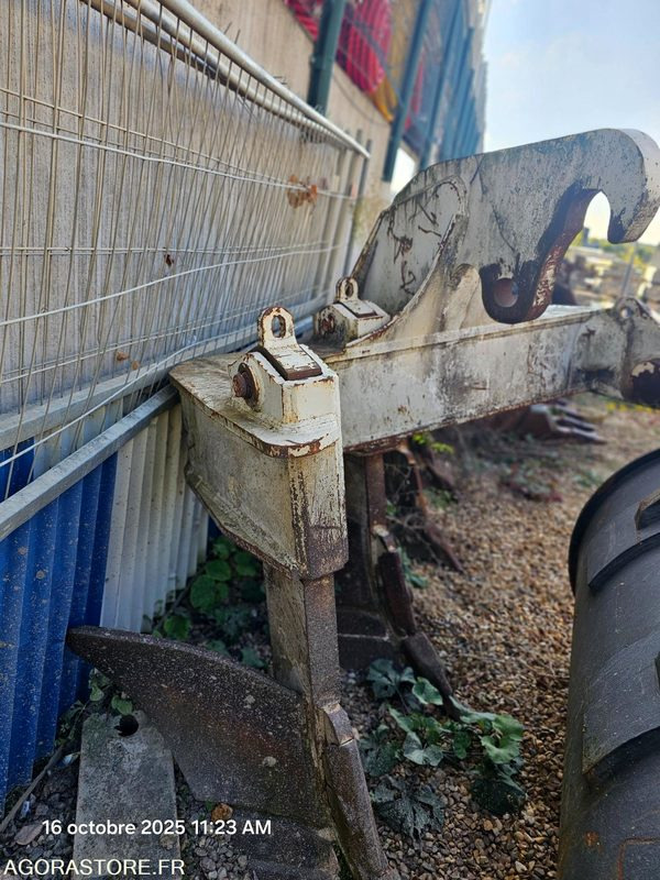 Charue pour Bull 40t Caterpillar D7E - قطع الغيار - آلات البناء: صور 1 Charue pour Bull 40t Caterpillar D7E - قطع الغيار - آلات البناء: صور 1