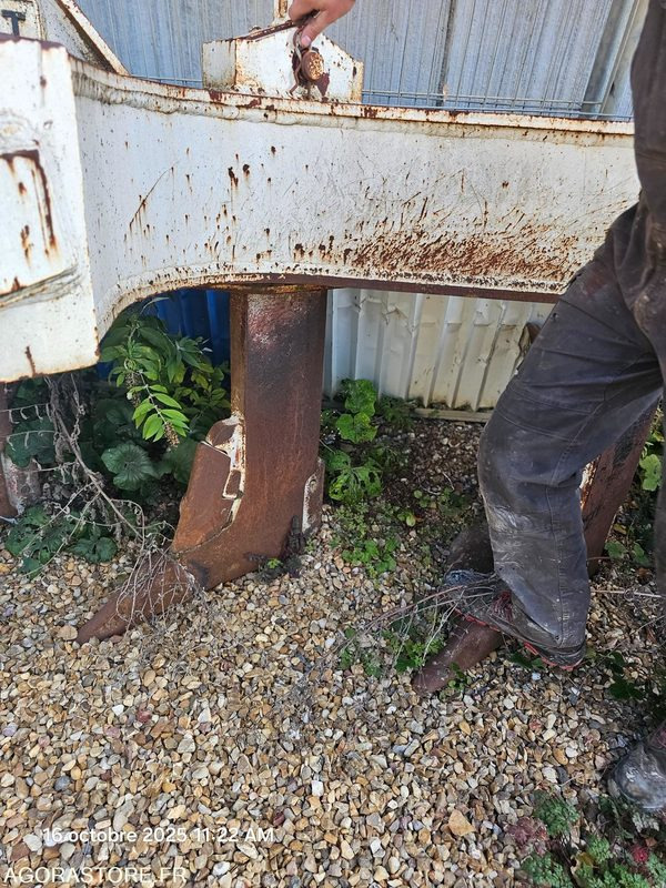 Charue pour Bull 40t Caterpillar D7E - قطع الغيار - آلات البناء: صور 2 Charue pour Bull 40t Caterpillar D7E - قطع الغيار - آلات البناء: صور 2