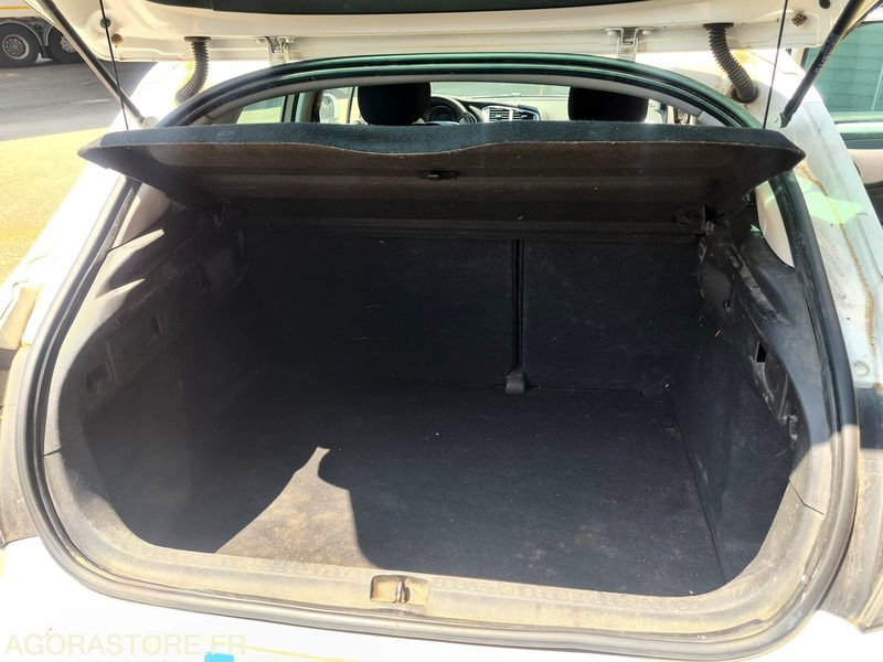 Citroën C4 EV-500-GR - véhicule non roulant - سيارة: صور 5 Citroën C4 EV-500-GR - véhicule non roulant - سيارة: صور 5
