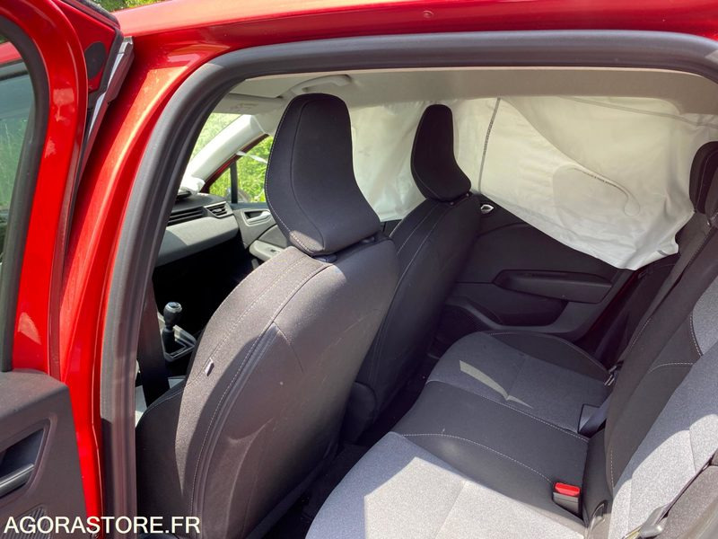 Clio v essence 2024 sans procédure - سيارة: صور 5 Clio v essence 2024 sans procédure - سيارة: صور 5