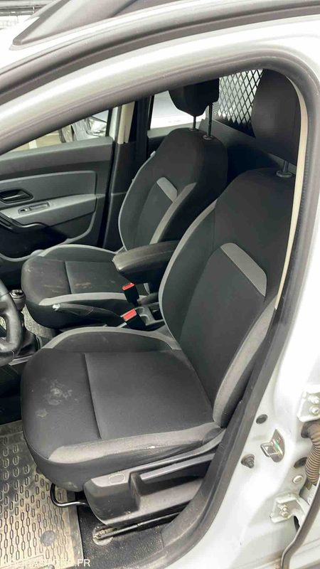 DACIA DUSTER - 2018 - 195014KM - FC-284-VQ - سيارة دفع رباعي: صور 5 DACIA DUSTER - 2018 - 195014KM - FC-284-VQ - سيارة دفع رباعي: صور 5