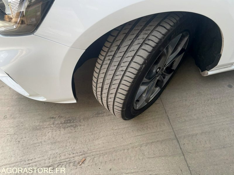 FORD FOCUS ST Line 122800 Kms 2021 - سيارة: صور 5 FORD FOCUS ST Line 122800 Kms 2021 - سيارة: صور 5