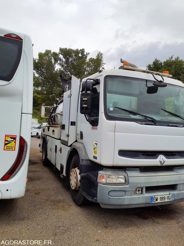 HYDROCUREUR 19T RIVARD - 2004 / 262 122 KM - فراغ شاحنة: صور 1 HYDROCUREUR 19T RIVARD - 2004 / 262 122 KM - فراغ شاحنة: صور 1