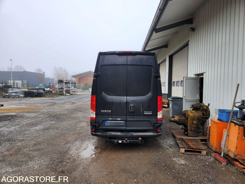 IVECO DAILY 35C21- 2017 / 170000 KM - فان: صور 4 IVECO DAILY 35C21- 2017 / 170000 KM - فان: صور 4