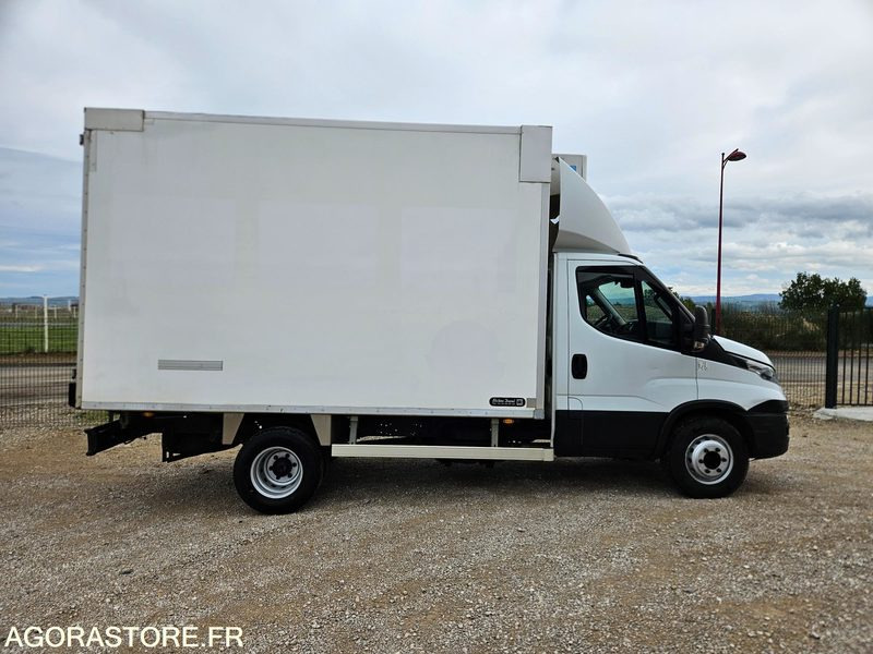 IVECO DAILY 72C21 PORTE VIANDE FRIGORIFIQUE - 2017 - 360 000KM - شاحنة: صور 1 IVECO DAILY 72C21 PORTE VIANDE FRIGORIFIQUE - 2017 - 360 000KM - شاحنة: صور 1