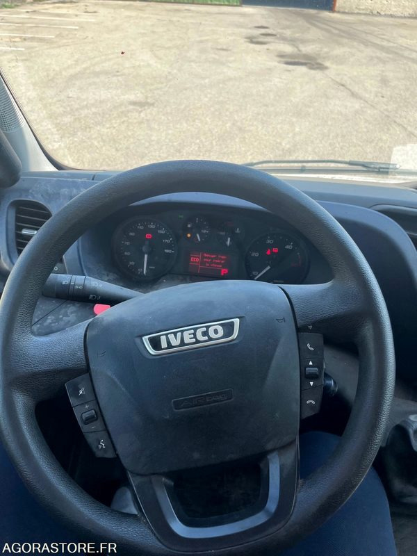 Iveco Daily 35C BVA - 2019 - 118 200km - فان: صور 4 Iveco Daily 35C BVA - 2019 - 118 200km - فان: صور 4