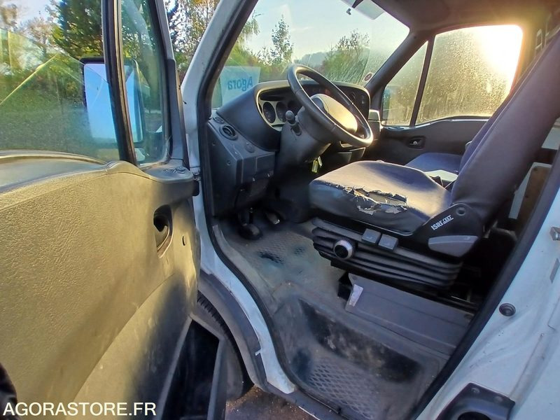 Iveco Daily – Diesel – 2004-172 288 KM - فان: صور 5 Iveco Daily – Diesel – 2004-172 288 KM - فان: صور 5