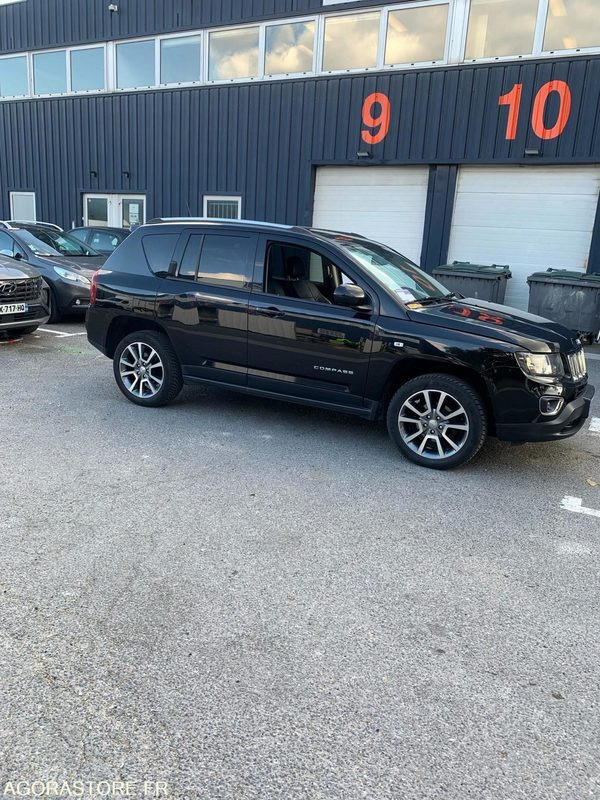 JEEP COMPASS LIMITED 2014 102852KM - سيارة دفع رباعي: صور 3 JEEP COMPASS LIMITED 2014 102852KM - سيارة دفع رباعي: صور 3