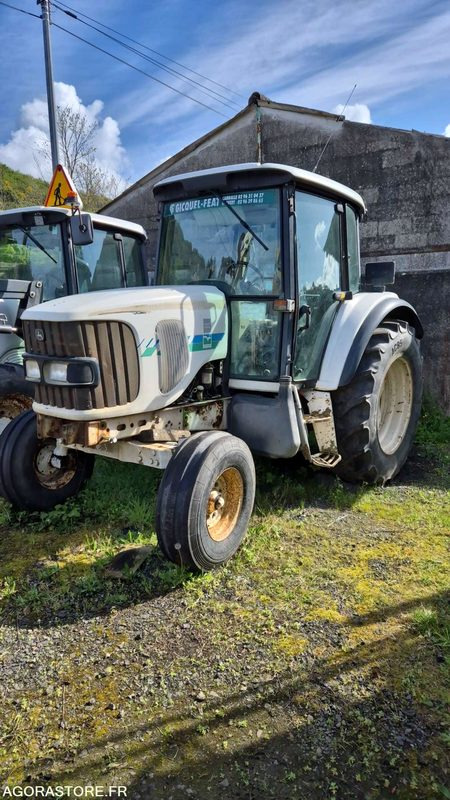 JHON DEERE M6220 - 2004 - جرار: صور 1 JHON DEERE M6220 - 2004 - جرار: صور 1