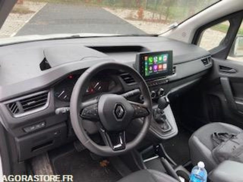 KANGOO VAN E-TECH - 2023 - 13000KMs - فان المدمجة, فان كهربائية: صور 5 KANGOO VAN E-TECH - 2023 - 13000KMs - فان المدمجة, فان كهربائية: صور 5