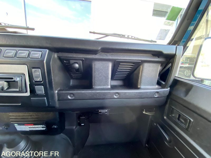 LAND ROVER DEFENDER 90 MARK IV TD5 SOFT TOP E - سيارة دفع رباعي: صور 5 LAND ROVER DEFENDER 90 MARK IV TD5 SOFT TOP E - سيارة دفع رباعي: صور 5