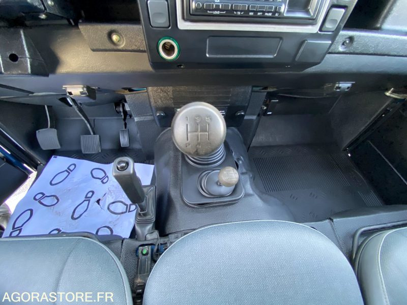 LAND ROVER DEFENDER 90 MARK IV TD5 SOFT TOP E - سيارة دفع رباعي: صور 4 LAND ROVER DEFENDER 90 MARK IV TD5 SOFT TOP E - سيارة دفع رباعي: صور 4