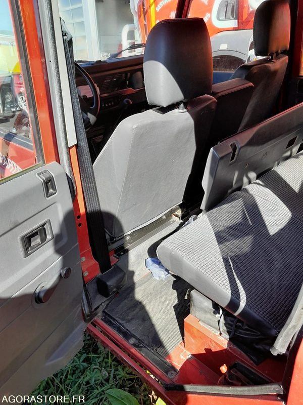 Land rover Défender TDI 130 Pick-up incendie - سيارة دفع رباعي: صور 5 Land rover Défender TDI 130 Pick-up incendie - سيارة دفع رباعي: صور 5