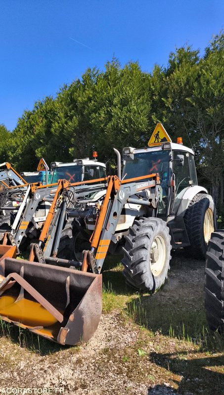 Lot Renault - Tracteur ergos 110-CF 056 - 2001 - 11404 et CHARGEUR FAUCHEUX TRF0 - جرار: صور 3 Lot Renault - Tracteur ergos 110-CF 056 - 2001 - 11404 et CHARGEUR FAUCHEUX TRF0 - جرار: صور 3