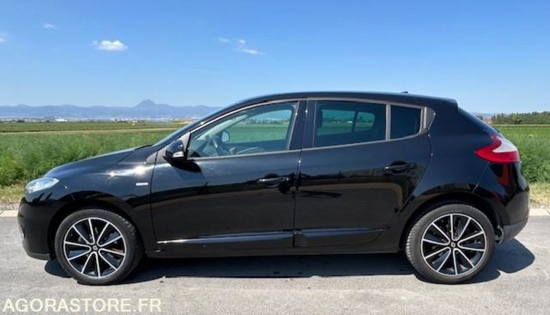 MEGANE 1.2 L TCE 115 CH BOSE EDITION - 2013 - 97 595 kms - سيارة: صور 3 MEGANE 1.2 L TCE 115 CH BOSE EDITION - 2013 - 97 595 kms - سيارة: صور 3