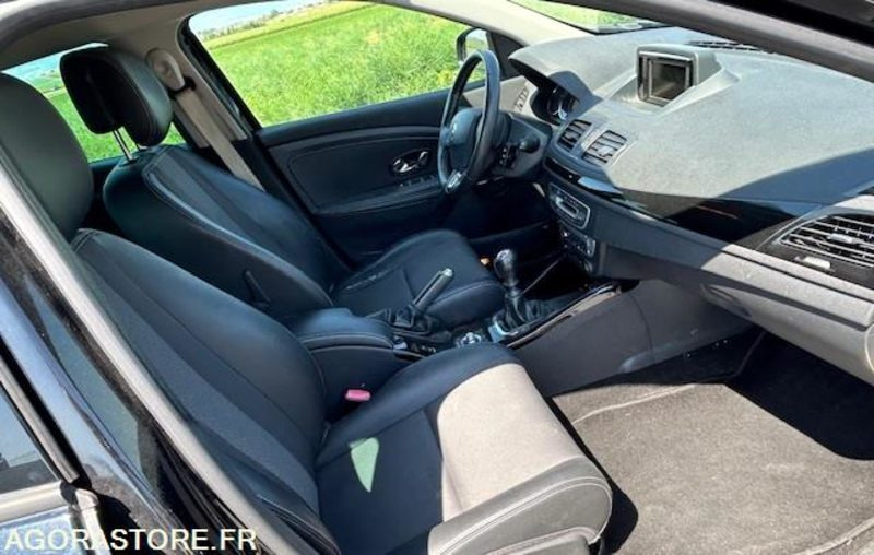 MEGANE 1.2 L TCE 115 CH BOSE EDITION - 2013 - 97 595 kms - سيارة: صور 4 MEGANE 1.2 L TCE 115 CH BOSE EDITION - 2013 - 97 595 kms - سيارة: صور 4