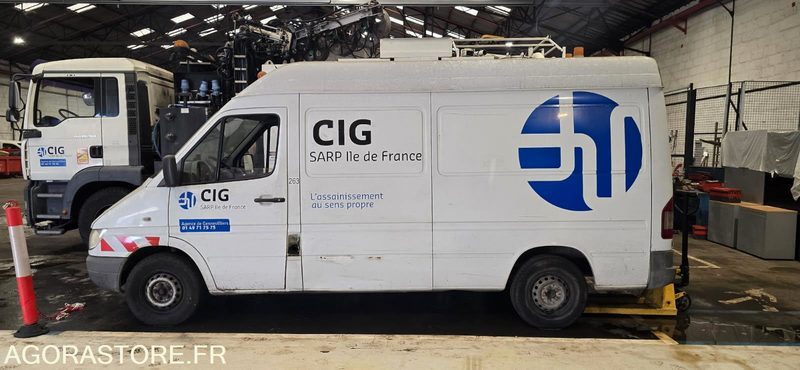 MERCEDES Sprinter fourgon 2006 175000Km Roulant sans CT PRO UNIQUEMENT - فان: صور 4 MERCEDES Sprinter fourgon 2006 175000Km Roulant sans CT PRO UNIQUEMENT - فان: صور 4