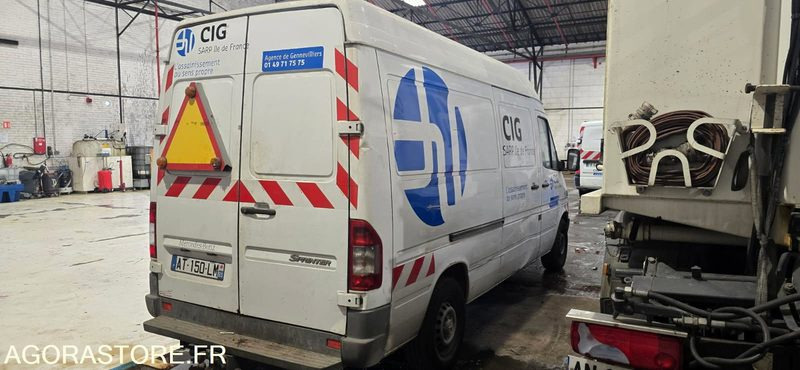 MERCEDES Sprinter fourgon 2006 175000Km Roulant sans CT PRO UNIQUEMENT - فان: صور 3 MERCEDES Sprinter fourgon 2006 175000Km Roulant sans CT PRO UNIQUEMENT - فان: صور 3