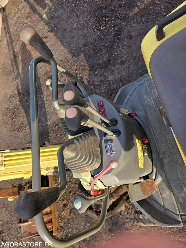 MINI-PELLE YANMAR VIO 10 - 2004 - 1952 HEURES - حفارة مصغرة: صور 5 MINI-PELLE YANMAR VIO 10 - 2004 - 1952 HEURES - حفارة مصغرة: صور 5