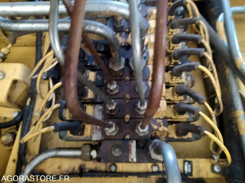 MOISSONNEUSE BATTEUSE NEW HOLLAND - 1997 - MOTEUR 4140H ET BATTEUR 5260H - الآلات والماكينات الزراعية: صور 5 MOISSONNEUSE BATTEUSE NEW HOLLAND - 1997 - MOTEUR 4140H ET BATTEUR 5260H - الآلات والماكينات الزراعية: صور 5