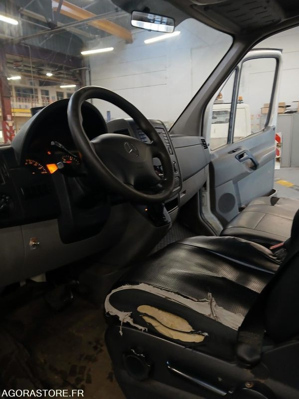 Mercedes sprinter ANNEE 2015 BOITE AUTO - قلاب صغير: صور 4 Mercedes sprinter ANNEE 2015 BOITE AUTO - قلاب صغير: صور 4