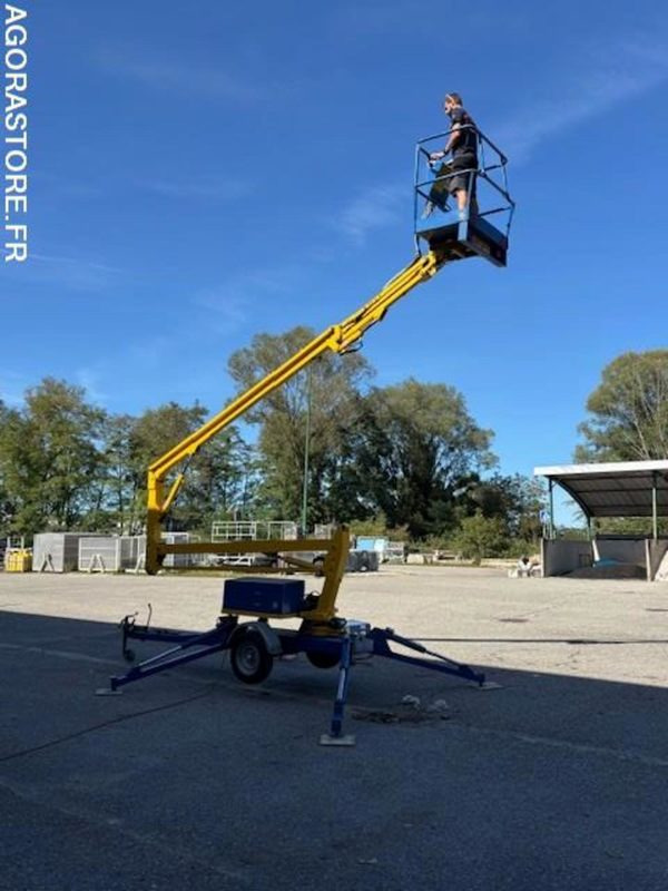 NACELLE ELEVATRICE COMPACTE pour 2 personnes max - منصات هيدروليكية متنقلة: صور 4 NACELLE ELEVATRICE COMPACTE pour 2 personnes max - منصات هيدروليكية متنقلة: صور 4