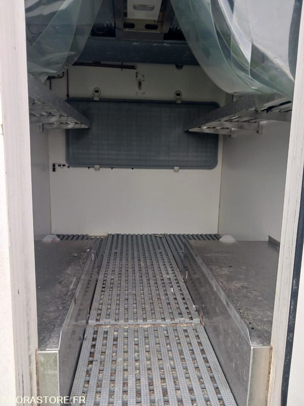 OPEL VIVARO FRIGORIFIQUE - 2017 - 159600KM - الشاحنات الصغيرة المبردة: صور 4 OPEL VIVARO FRIGORIFIQUE - 2017 - 159600KM - الشاحنات الصغيرة المبردة: صور 4