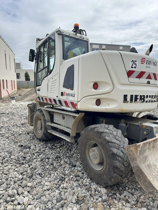 PELLE A PNEUS - LIEBHERR A914 - 2013 / 14455 HEURES (MA529) - حفارة: صور 1 PELLE A PNEUS - LIEBHERR A914 - 2013 / 14455 HEURES (MA529) - حفارة: صور 1