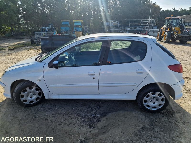 PEUGEOT 206 - LOT N°1 - سيارة: صور 3 PEUGEOT 206 - LOT N°1 - سيارة: صور 3