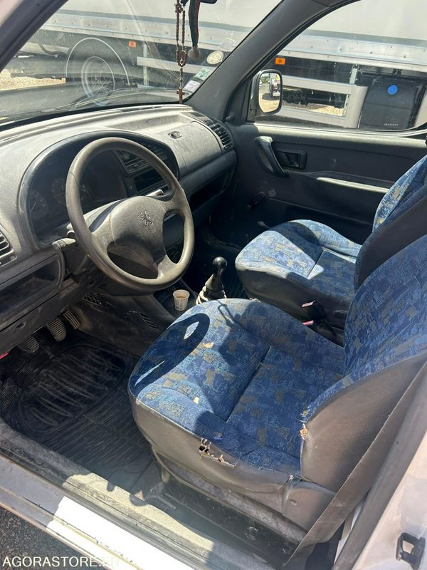 PEUGEOT PARTNER 1.9D 69CV 1999 273780KMS - فان المدمجة: صور 5 PEUGEOT PARTNER 1.9D 69CV 1999 273780KMS - فان المدمجة: صور 5