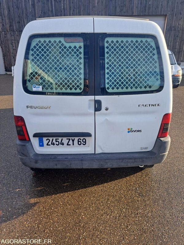 PEUGEOT PARTNER 103583kms 2004 - فان المدمجة: صور 5 PEUGEOT PARTNER 103583kms 2004 - فان المدمجة: صور 5