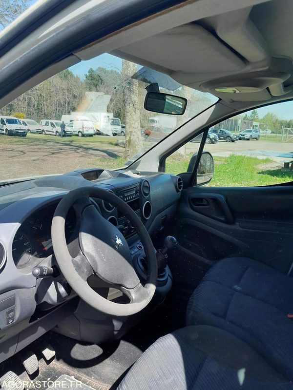 PEUGEOT Partner - 242795km - 2010 - فان المدمجة: صور 5 PEUGEOT Partner - 242795km - 2010 - فان المدمجة: صور 5