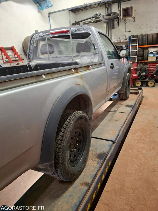 PICK UP D MAX ISUZU - شاحنة البيك أب: صور 4 PICK UP D MAX ISUZU - شاحنة البيك أب: صور 4