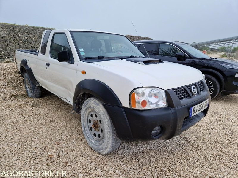 PICK UP NISSAN PNP 400 - BJ306GB - 2011 / 181 046 KM - سيارة: صور 2 PICK UP NISSAN PNP 400 - BJ306GB - 2011 / 181 046 KM - سيارة: صور 2