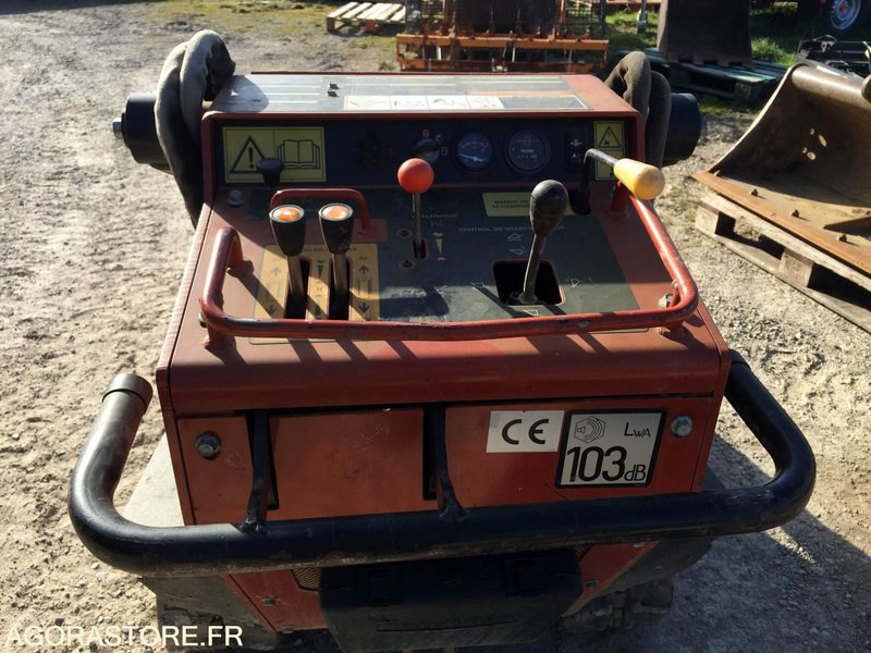 PORTE OUTILS à chenilles DITCH WITCH SK500 - لودر: صور 4 PORTE OUTILS à chenilles DITCH WITCH SK500 - لودر: صور 4