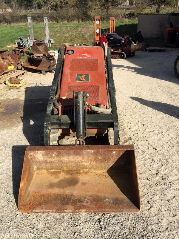 PORTE OUTILS à chenilles DITCH WITCH SK500 - لودر: صور 3 PORTE OUTILS à chenilles DITCH WITCH SK500 - لودر: صور 3